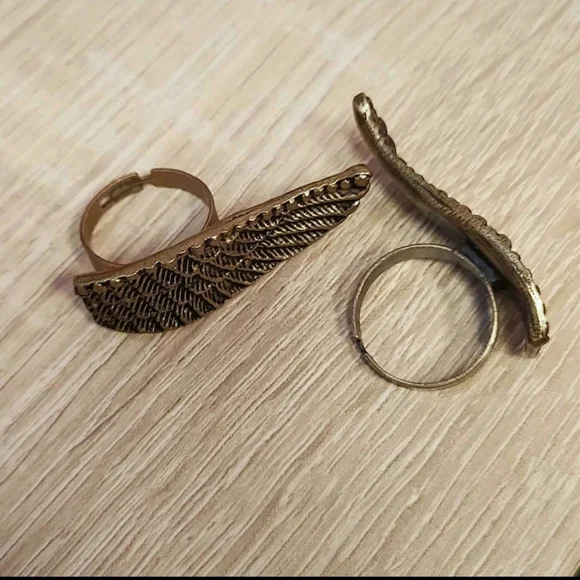 Ring - Picture 1 of 2